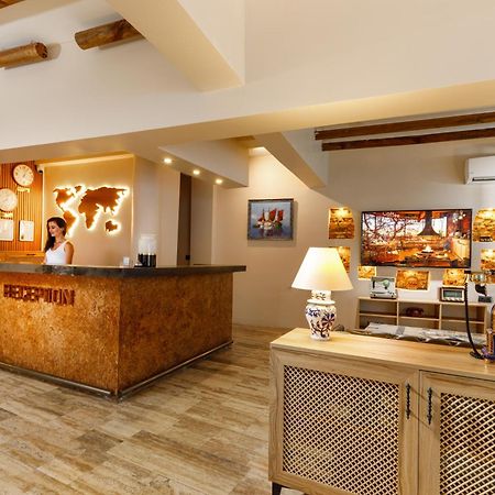 Hotel Gran Via Alsancak Smirne Esterno foto