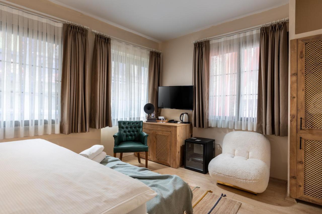 Hotel Gran Via Alsancak Smirne Esterno foto