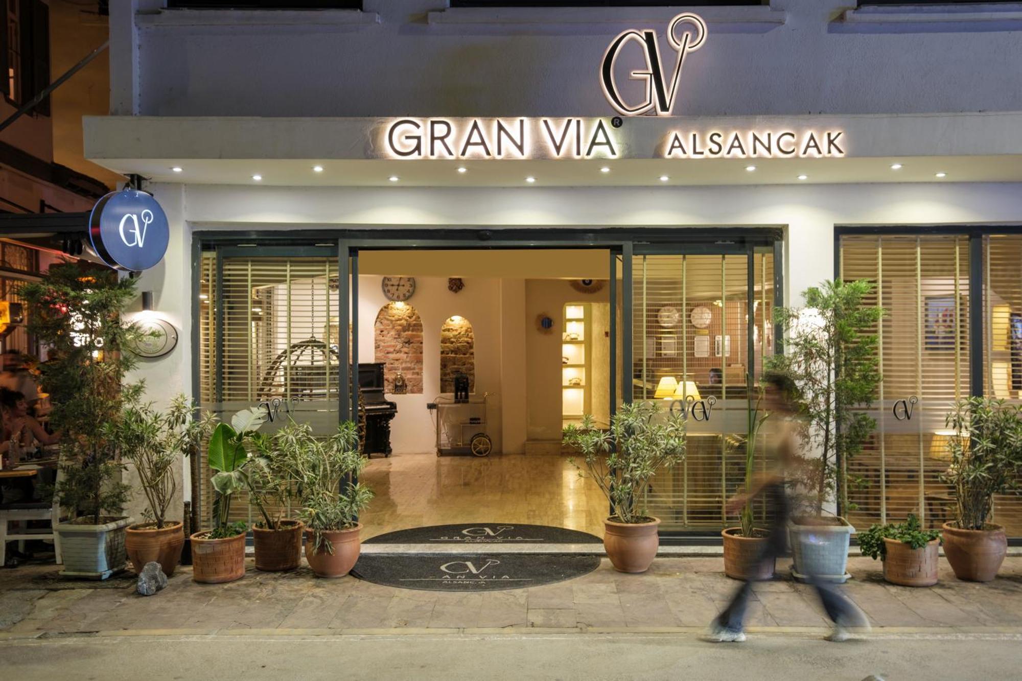 Hotel Gran Via Alsancak Smirne Esterno foto