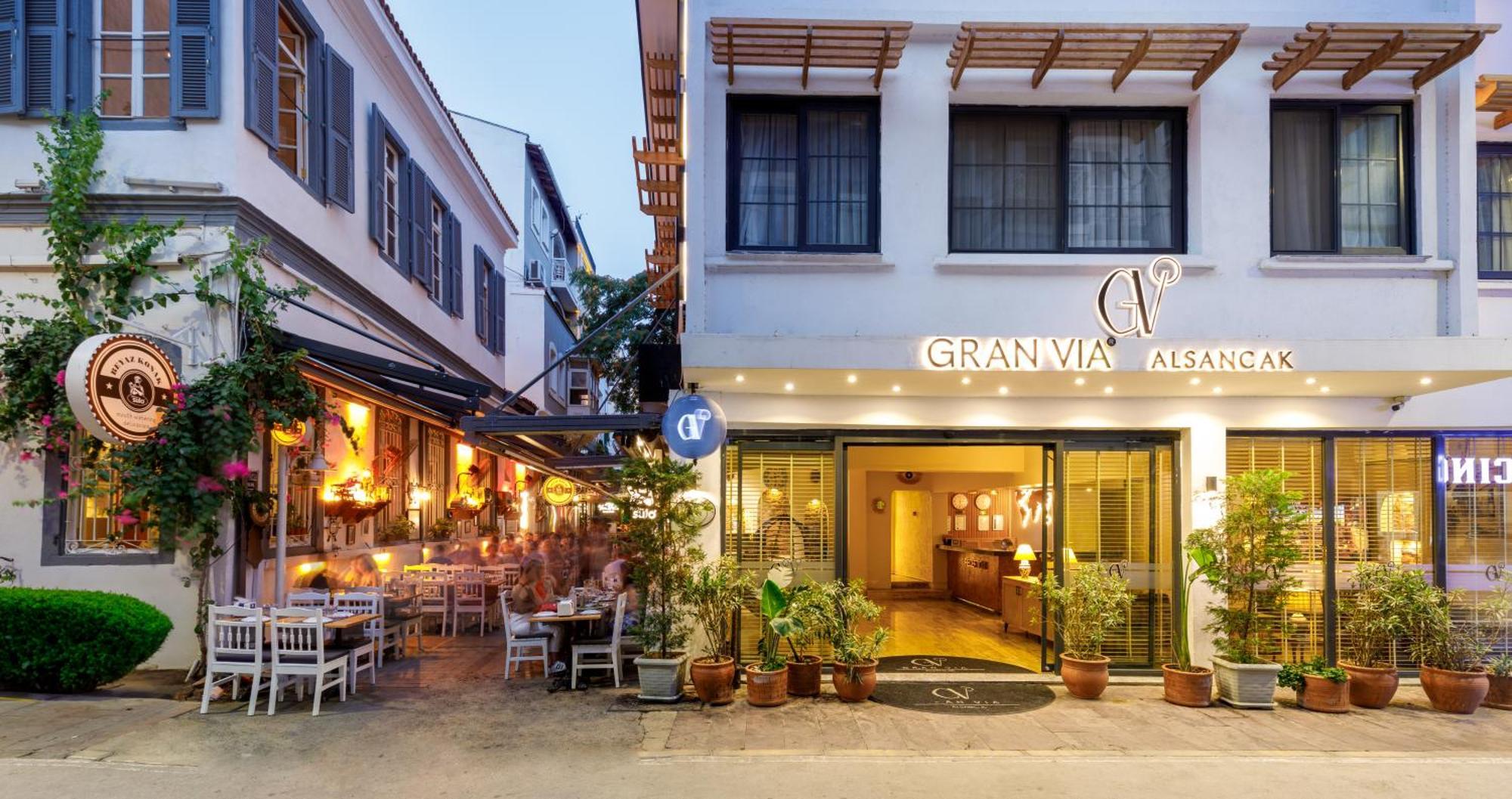 Hotel Gran Via Alsancak Smirne Esterno foto