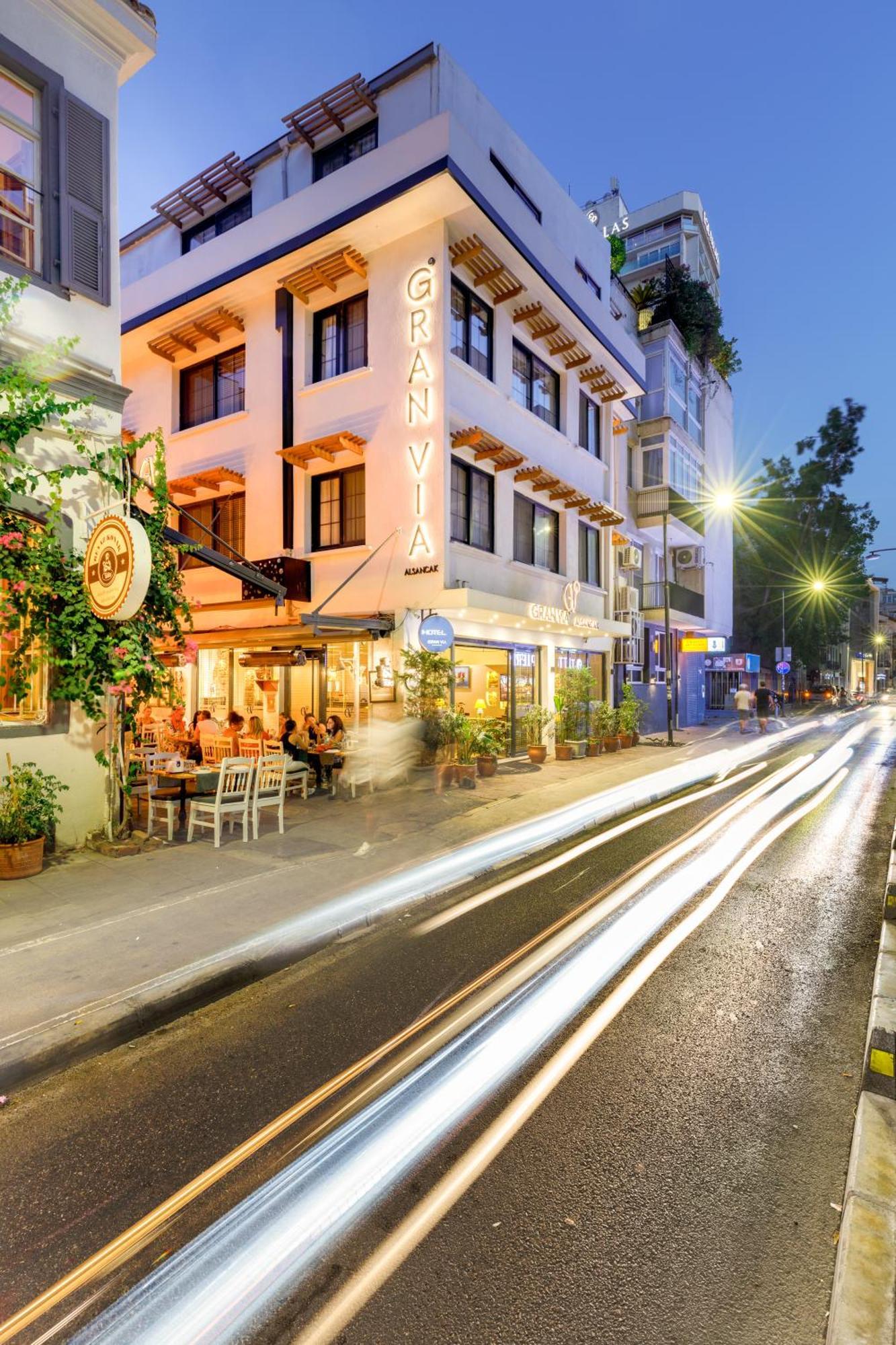 Hotel Gran Via Alsancak Smirne Esterno foto