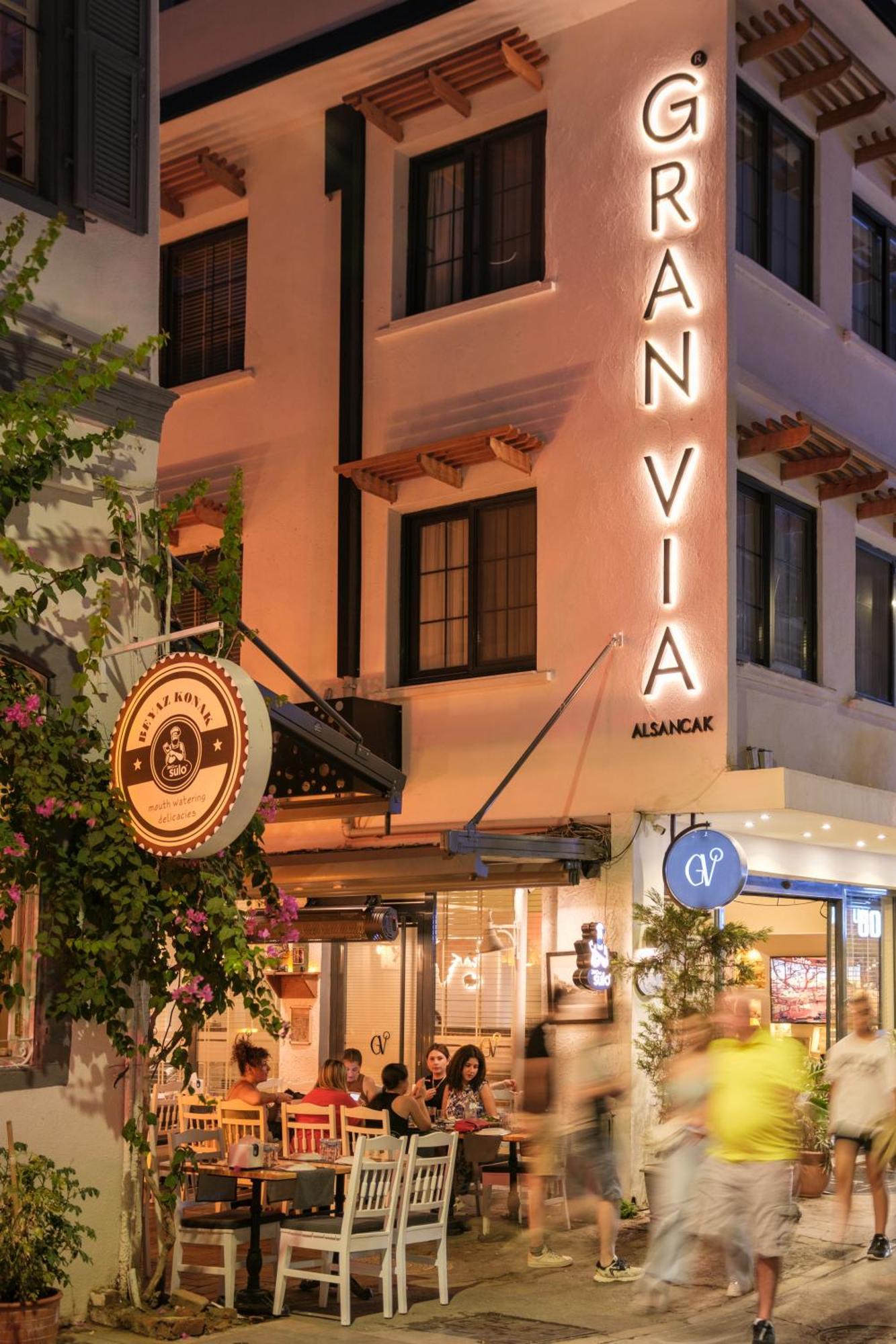 Hotel Gran Via Alsancak Smirne Esterno foto